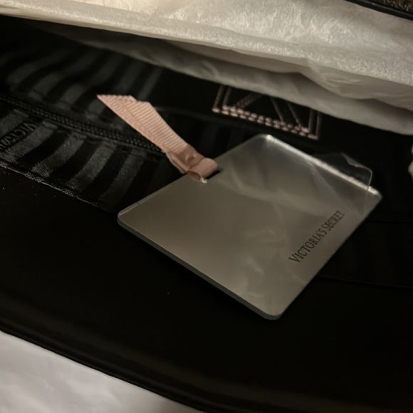 Victoria’s Secret snakeskin print tote style purse, multiple pockets, mirror - Picture 7 of 12